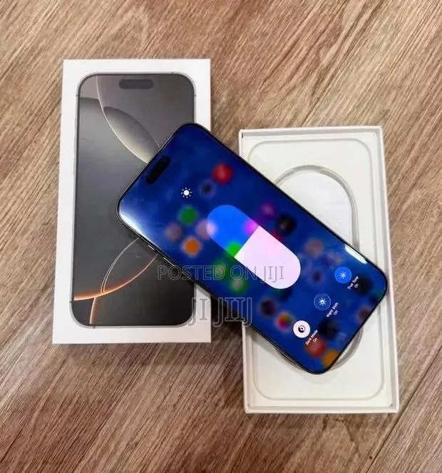 Apple iPhone 16 Pro Max 256 GB Gray · Photo 1