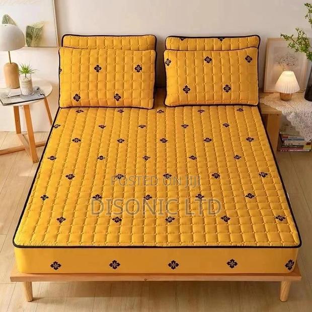 Waterproof Mattress Cover · Photo 2