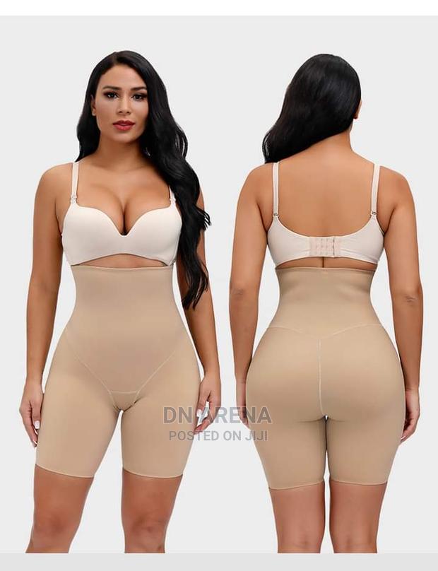 Flat Tommy Corset Underwear Hard Texture · Photo 1