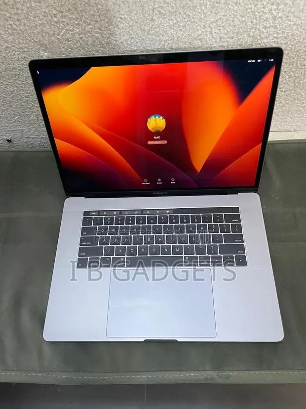 Laptop Apple MacBook Pro 2017 8GB Intel Core I5 SSD 256GB · Photo 1