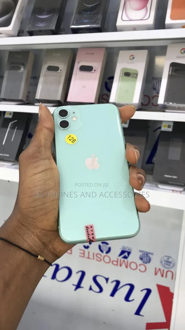 Apple iPhone 11 128 GB Green · Photo 1
