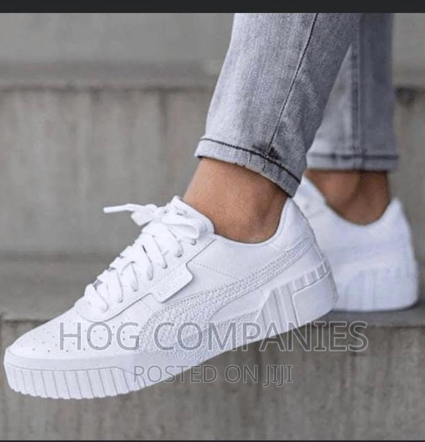 Classic Sneakers · Photo 1