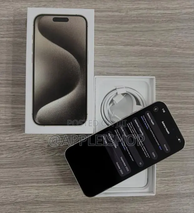 Apple iPhone 15 Pro Max 256 GB Silver · Photo 3