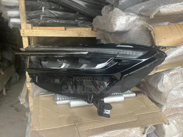 Honda CRV 2023 to 2025 Headlight LED. · Photo 1