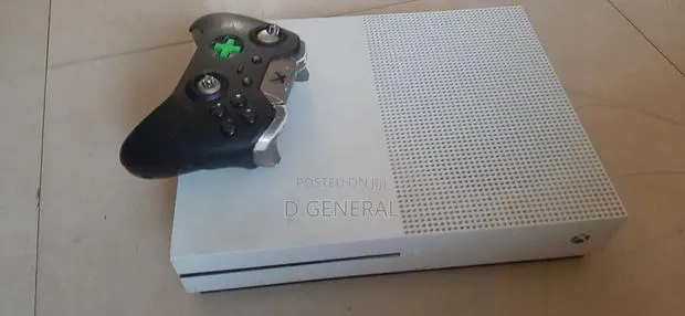 Xbox One S · Photo 1