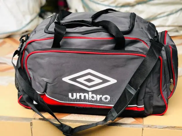 Quality Umbro Travelling Bag · Photo 1