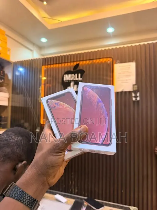 New Apple iPhone XR 64 GB Red · Photo 1