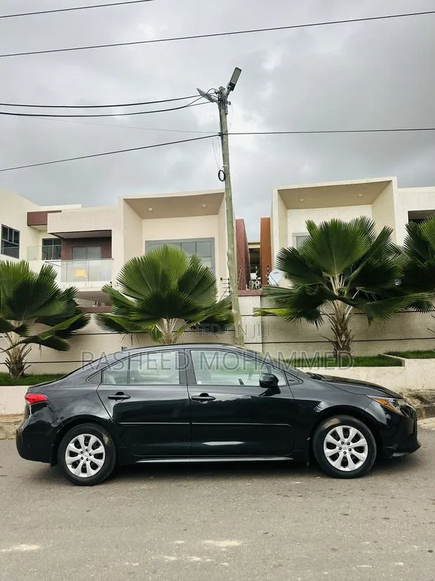 Toyota Corolla LE 2021 Black · Photo 1