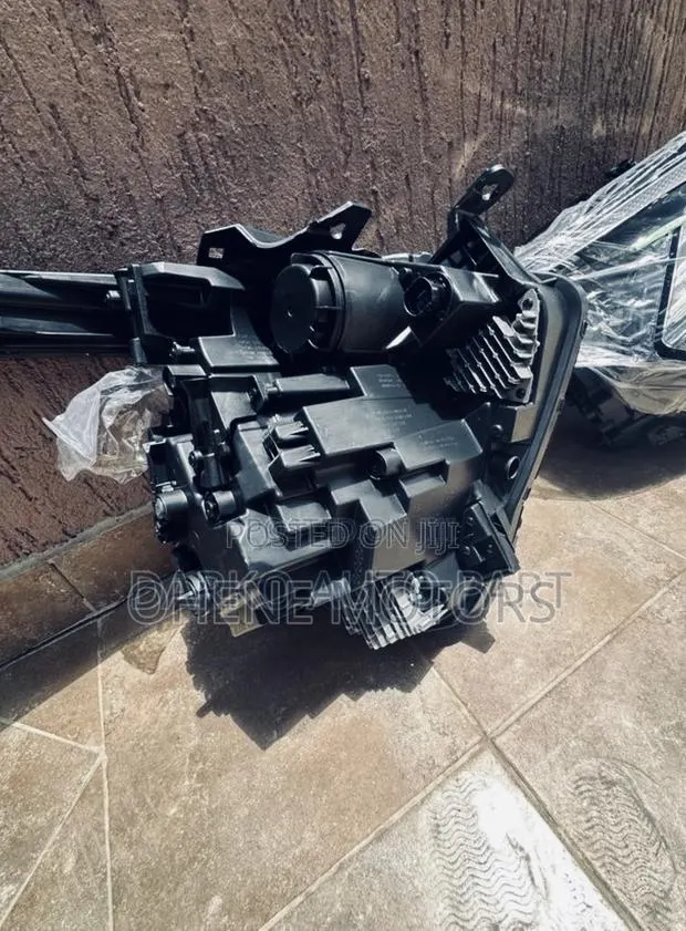 Kia Sportage 2022-2024 Headlights Full LED Available · Photo 1