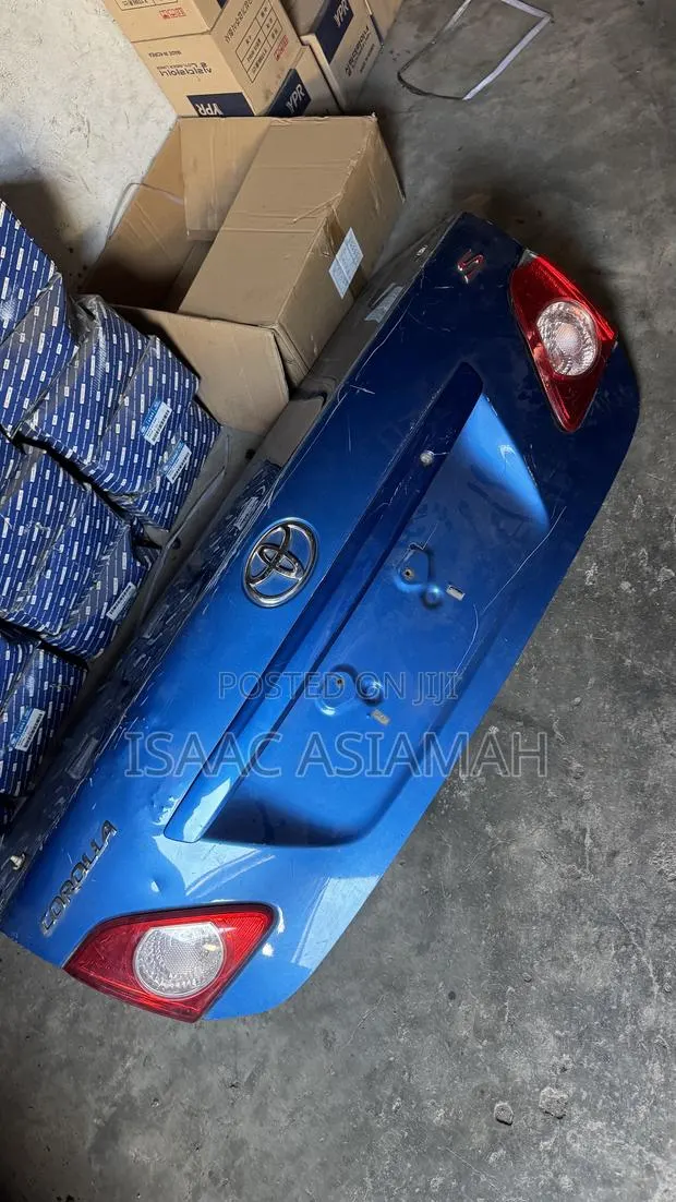 Toyota Corolla 2009,2010,2011,2012,2013 Boot / Tailgate Complete · Photo 1