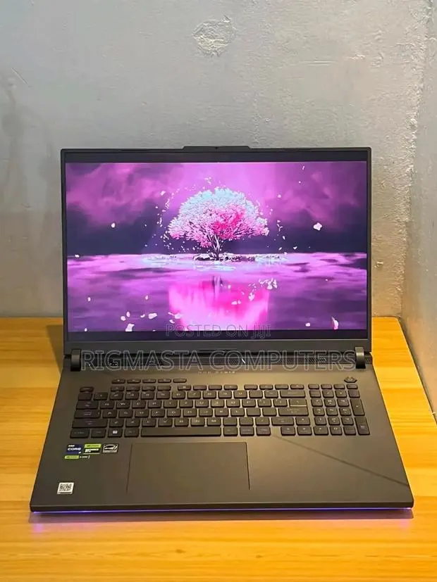 New Laptop Asus ROG Strix G18 16GB Intel Core i9 SSD 1T · Photo 1