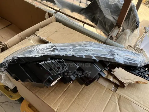 Honda Civic 2016, 2017 and 2018 Headlight (Pair) · Photo 1