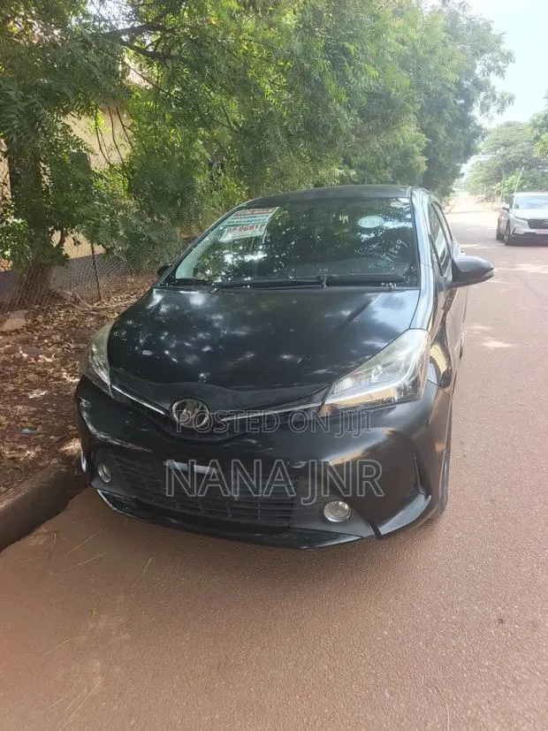 Toyota Vitz 2016 Black · Photo 1
