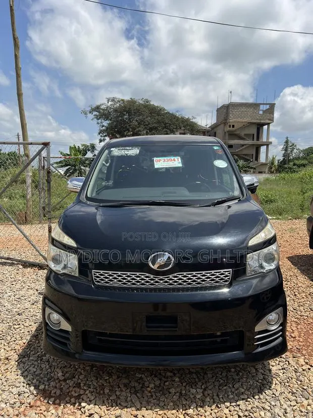 Toyota Voxy 2013 Black · Photo 1