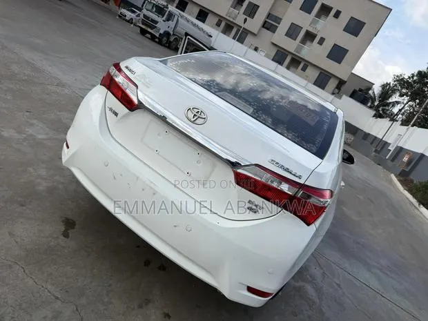 Toyota Corolla 2017 White · Photo 1
