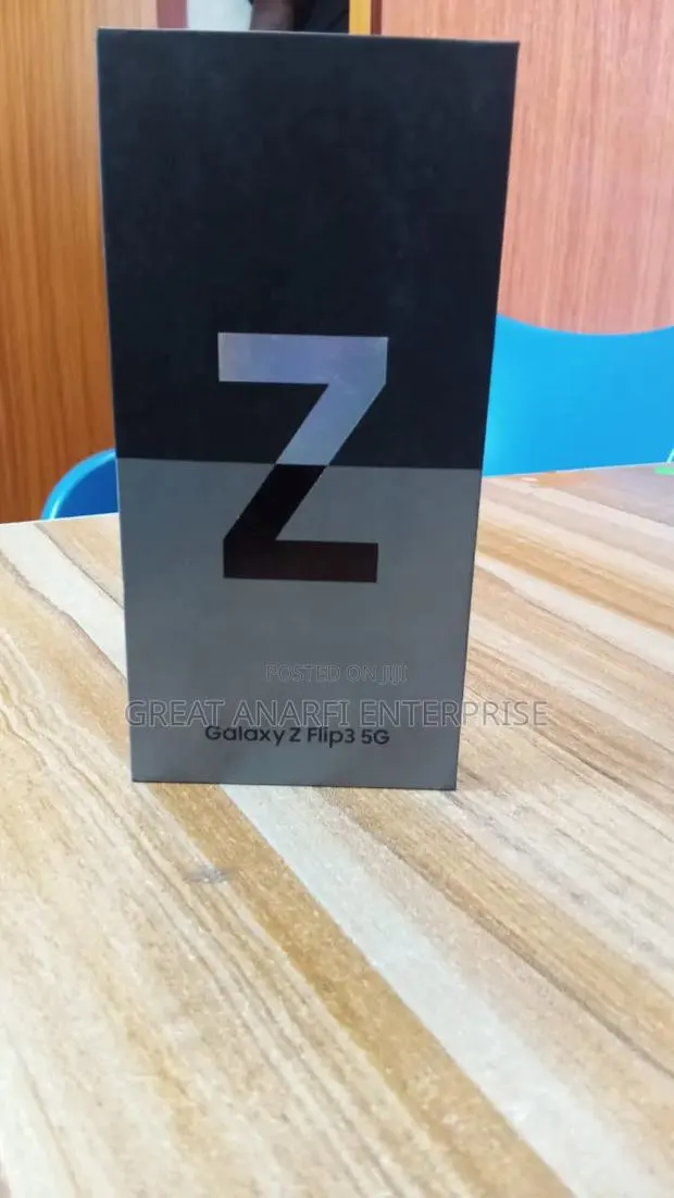 New Samsung Galaxy Z Flip 3 256 GB White · Photo 1