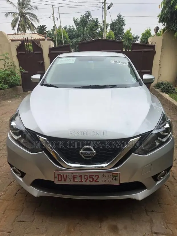 Nissan Sentra SR 2017 Silver · Photo 1