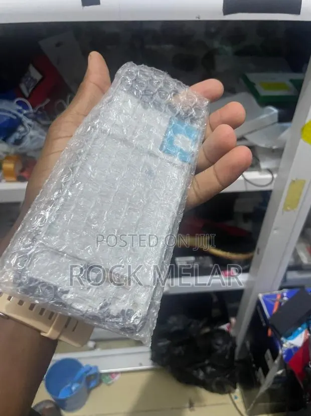 Samsung Screens Available · Photo 1