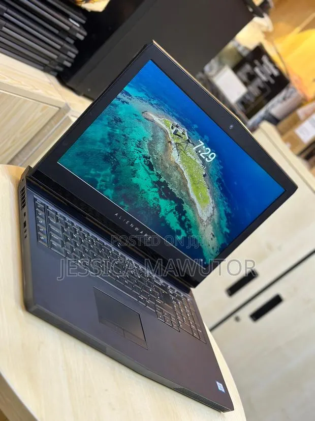 Laptop Alienware M17x R2 16GB Intel Core I9 HDD+SSD 1T · Photo 1