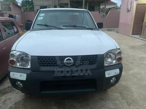 Nissan Hardbody 2012 White · Photo 1