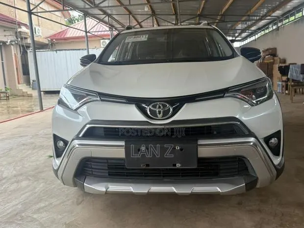 Toyota RAV4 2018 White · Photo 1