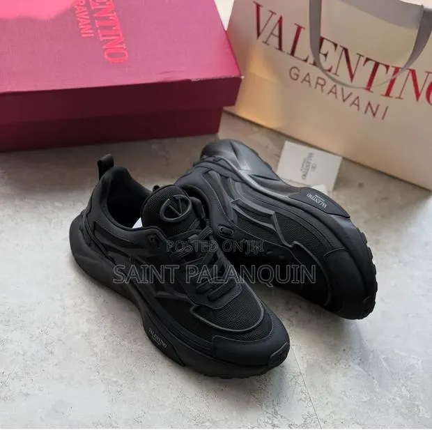 Valentino Garavani Black · Photo 1