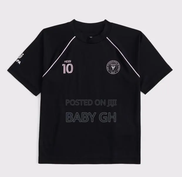 Black and White M S Tshirt · Photo 1