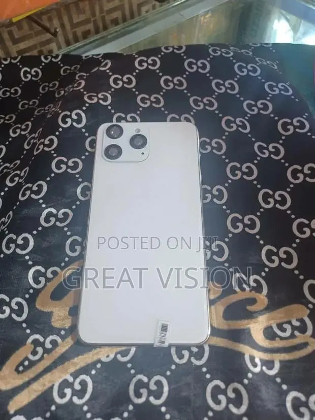 Oppo F15 256 GB White · Photo 1