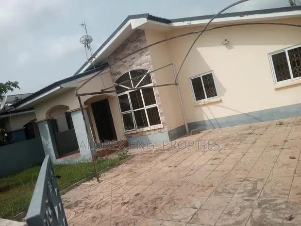 3bdrm House in Self Compound, Oyarifa for rent · Photo 1