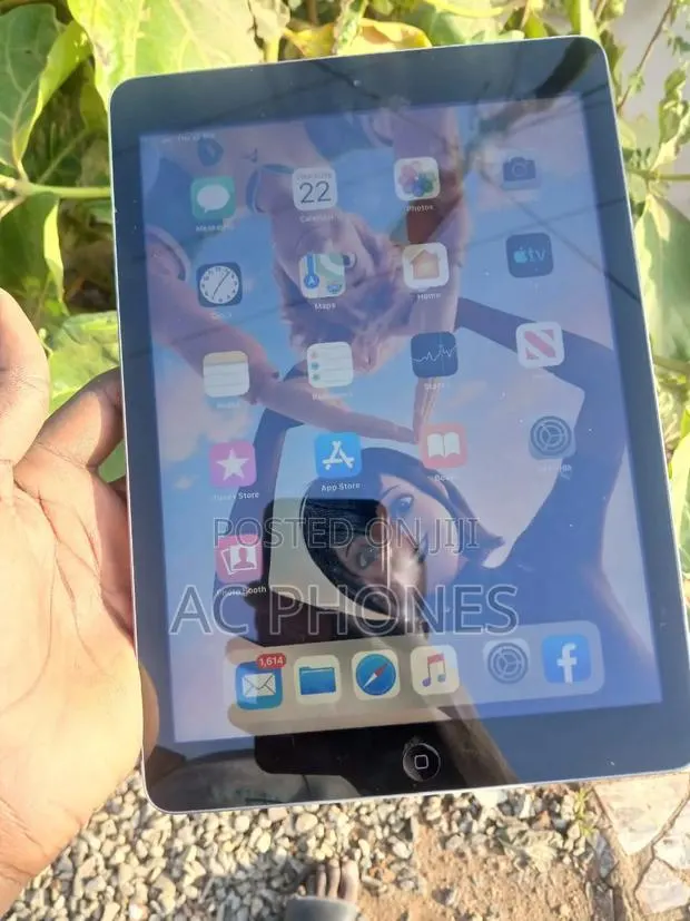 New Apple iPad Air (2013) 16 GB Silver · Photo 1
