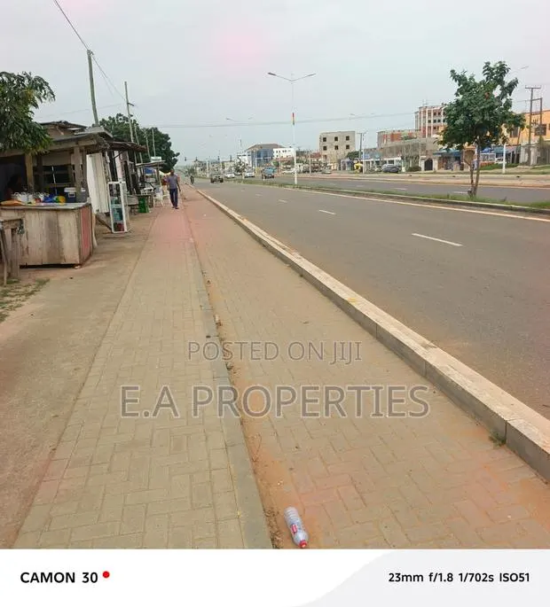 Road Side Land for Sale · Photo 1