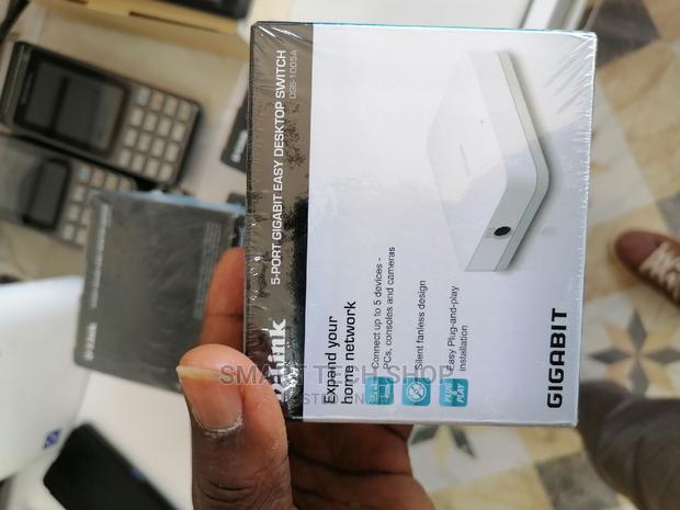 D-Link's 5-Port Gigabit Easy Desktop Switch · Photo 4