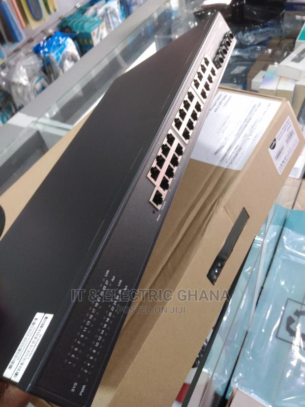 24 Port Layer 2 Managed Gigabit Switch With 4 SFP Slots · Photo 3