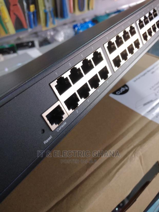 24 Port Layer 2 Managed Gigabit Switch With 4 SFP Slots · Photo 5