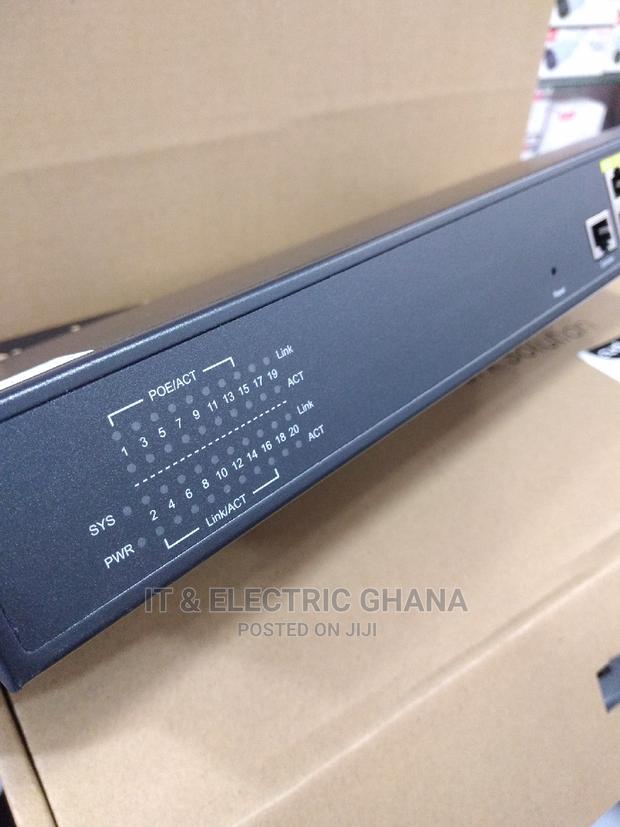 16 Port Layer 2 Managed Switch With 2gigabit Uplink 2 SFP · Photo 4