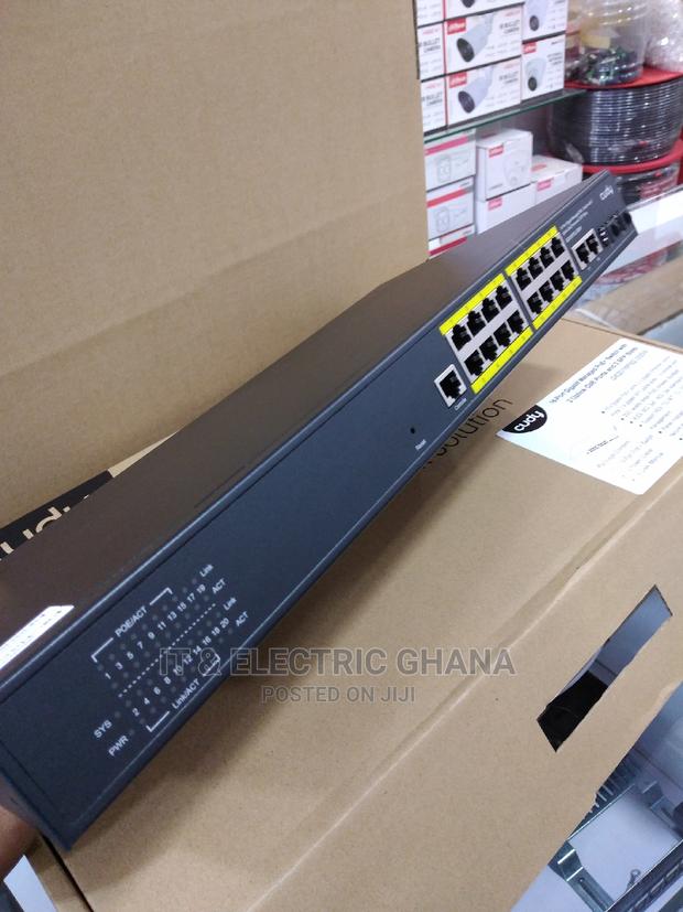 16 Port Layer 2 Managed Switch With 2gigabit Uplink 2 SFP · Photo 5