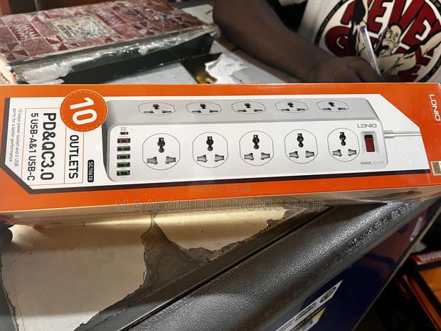 10 Outlet With 6 Usb Ports Extension Board · Photo 1