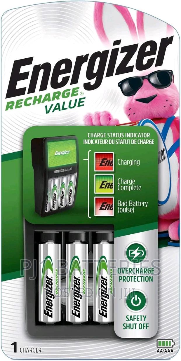Energizer Rechargeable AA and AAA Battery Charger · Photo 1