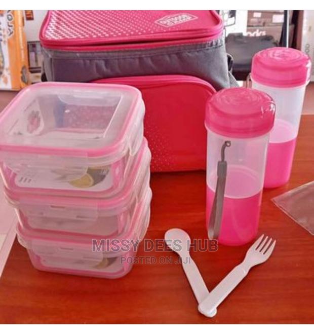 Lunch Bag With Plastic Bowls · Photo 1