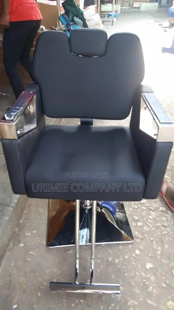 Quality Styling Chair for All Setups · Photo 2