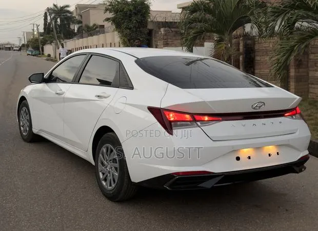 Hyundai Elantra Limited 2021 White