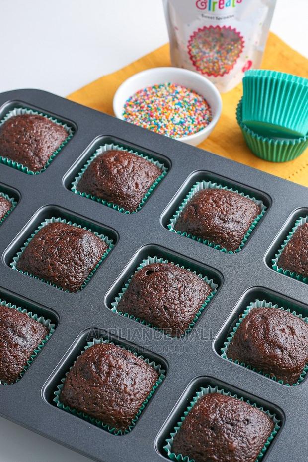 Square Cup Cake Tin 12 Holes · Photo 1