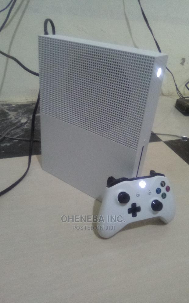 Xbox One S With 10 Games Installed + 1pad · Photo 2