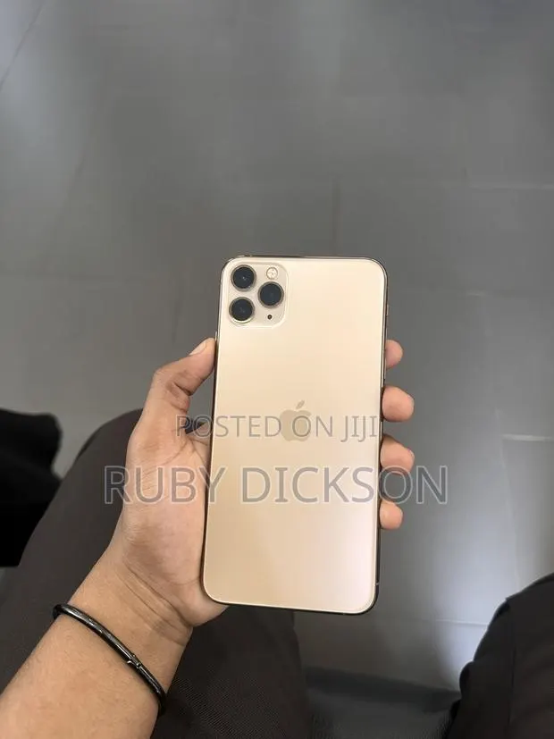 Apple iPhone 11 Pro Max 256 GB Gold · Photo 1