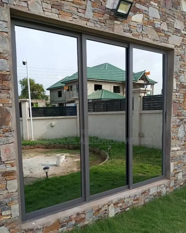 B14 Design 11 Sliding Window · Photo 1