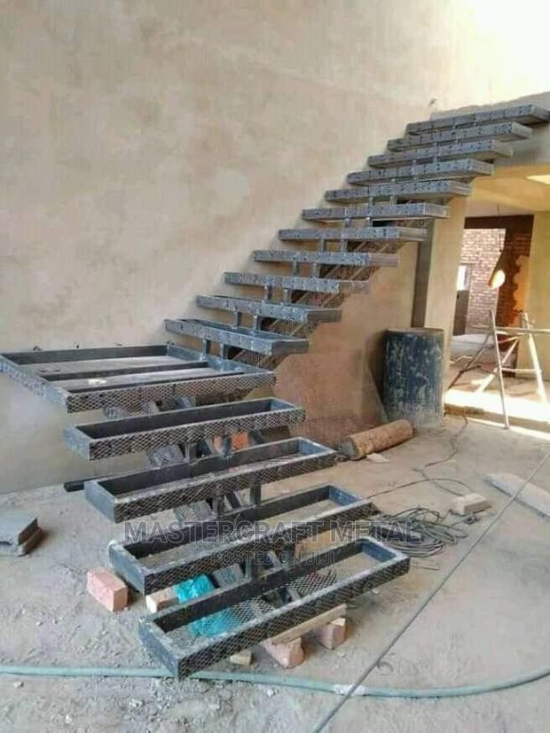 Metal Stairs Floating · Photo 1