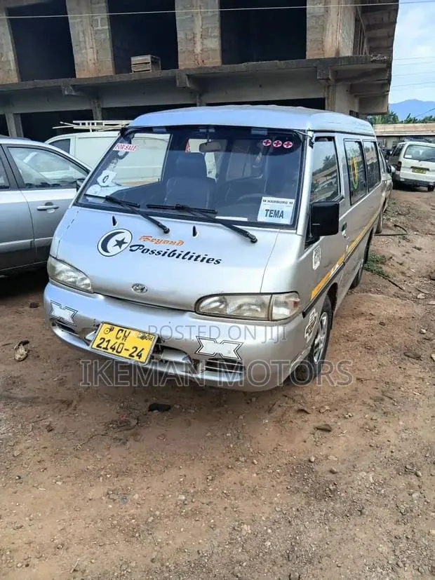 Hyundai H-100 2002 Silver · Photo 1