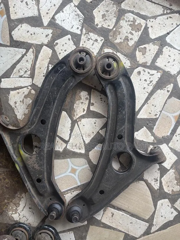 Hyundai Getz Lower Arm · Photo 1