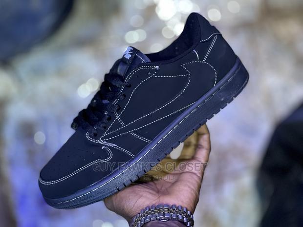 Travis Scott X Air Jordan 1 Low OG SP ‘Black Phantom’ · Photo 1