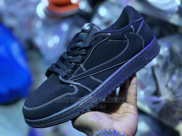 Travis Scott X Air Jordan 1 Low OG SP ‘Black Phantom’ · Photo 2